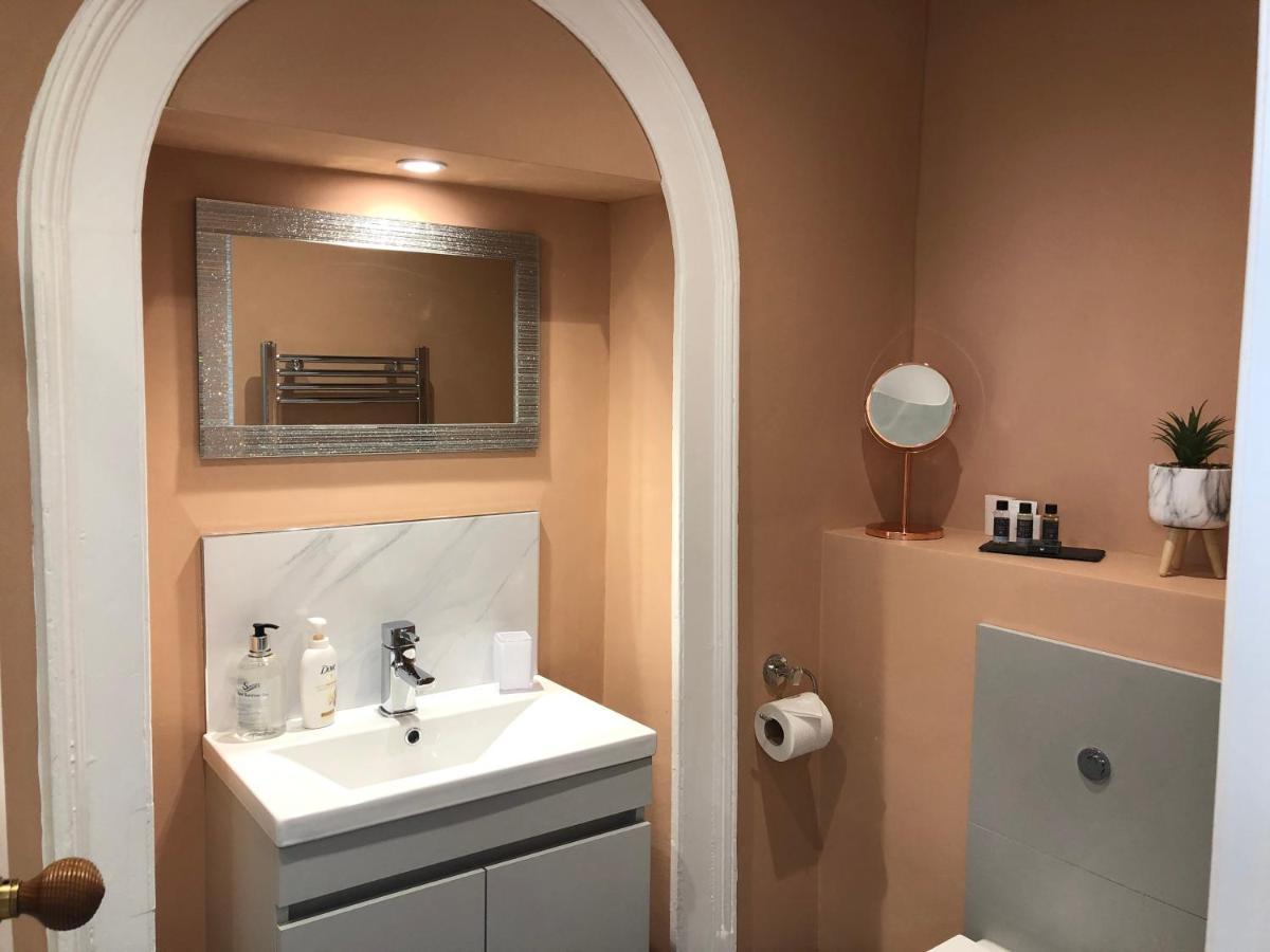 ブレコン Mount Street House Bed & Breakfast エクステリア 写真