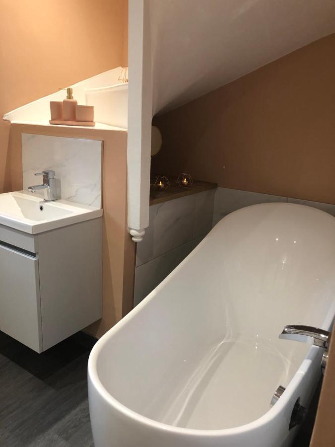ブレコン Mount Street House Bed & Breakfast エクステリア 写真