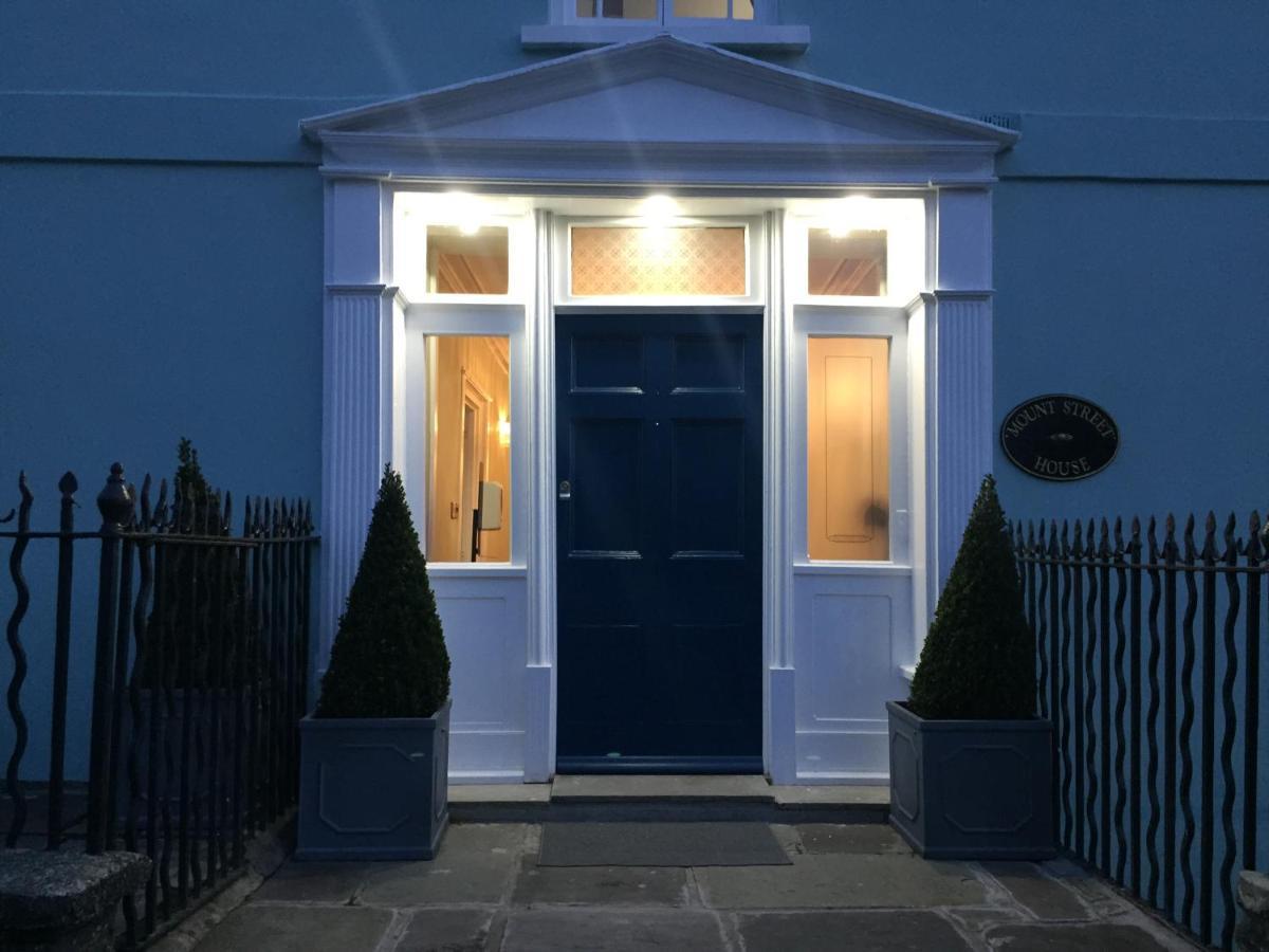 ブレコン Mount Street House Bed & Breakfast エクステリア 写真